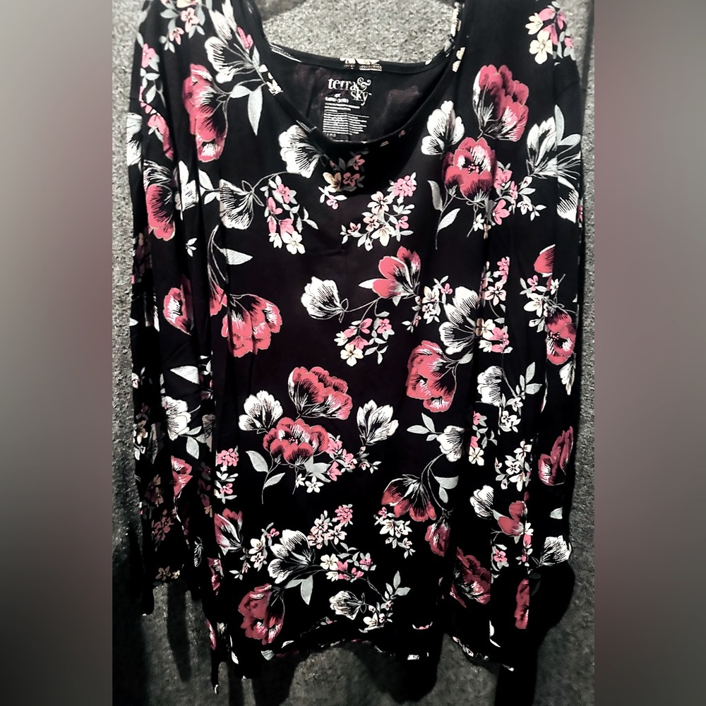 Women’s Size 4xl Terra & Sky Black Floral Print Top New Without Tags